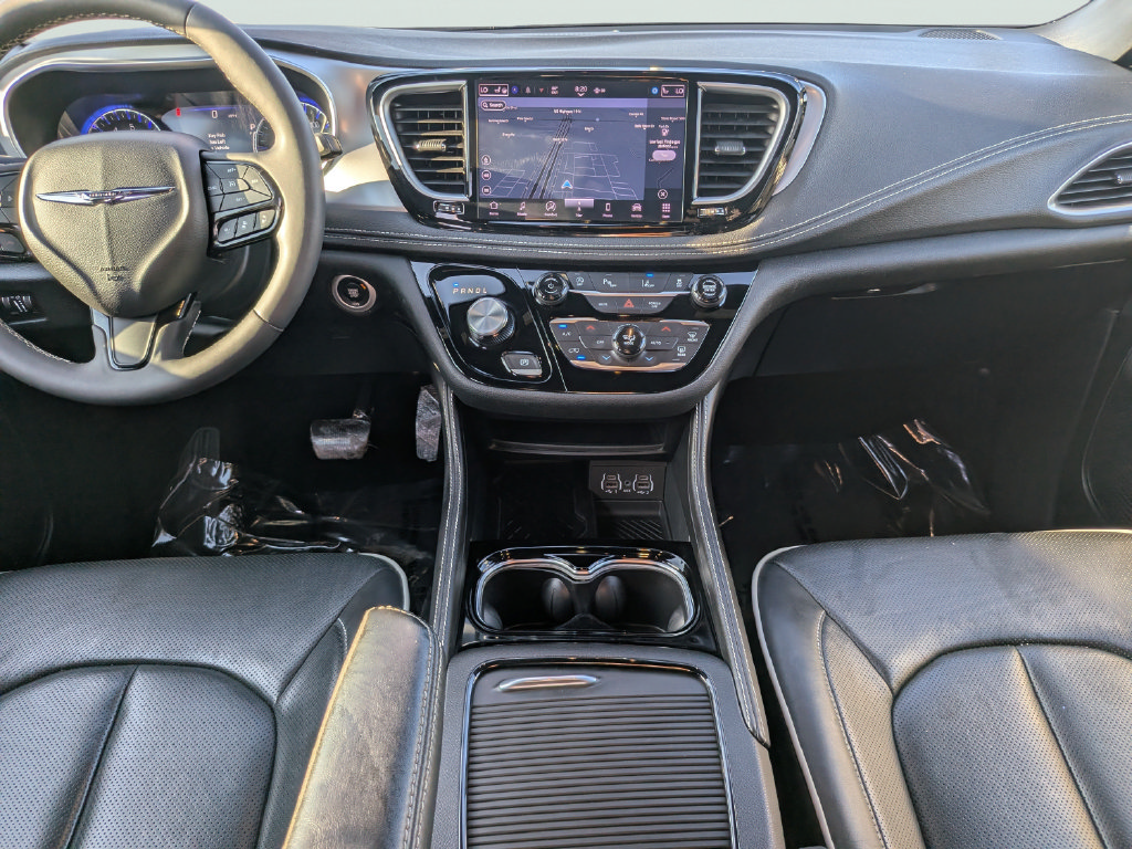 Used 2025 Chrysler Pacifica Limited FWD image 16