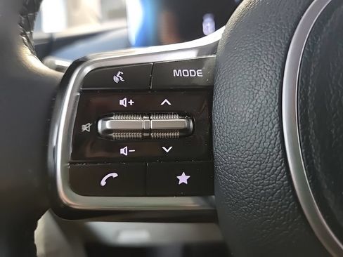 Certified 2025 Kia Carnival EX FWD image 17