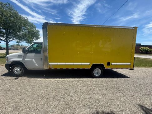 Used 2023 Ford E-350 and Econoline 350 Super Duty w/ Driver's Safety Package RWD image 1