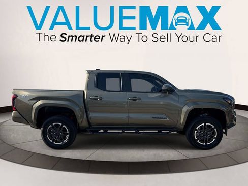 Used 2025 Toyota Tacoma TRD Sport AWD/4WD image 2
