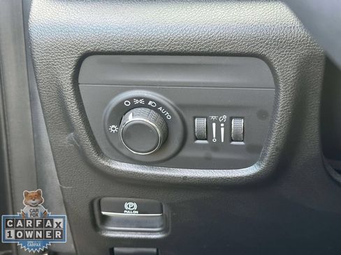 Used 2023 Jeep Grand Cherokee Altitude AWD/4WD image 22