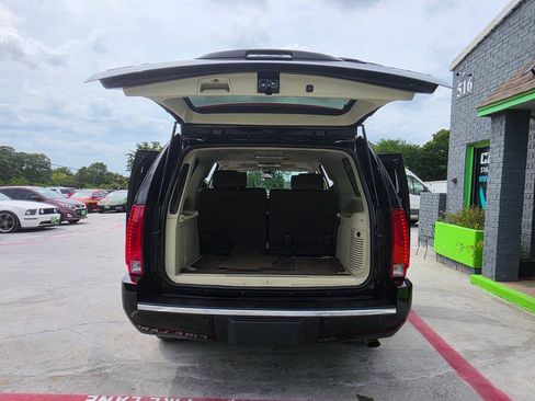 Used 2010 Cadillac Escalade ESV Platinum RWD image 21