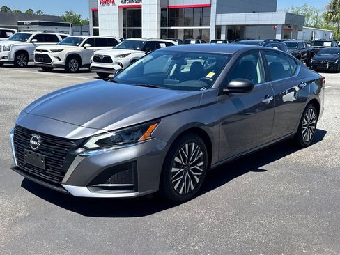 Used 2024 Nissan Altima 2.5 SV FWD image 7