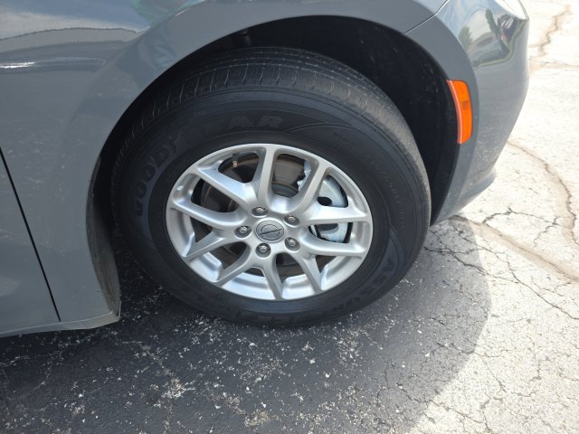 Used 2023 Chrysler Pacifica Touring-L FWD image 50
