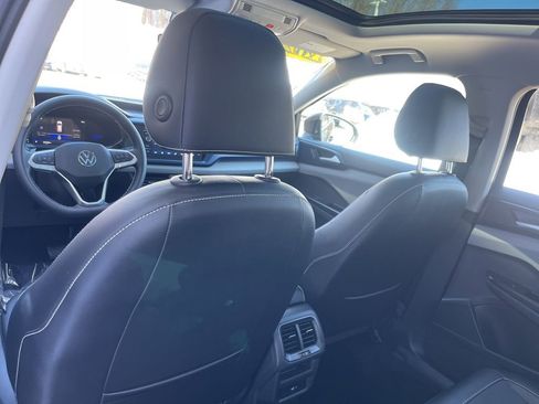 Used 2023 Volkswagen Taos SE w/ Panoramic Sunroof Package image 20