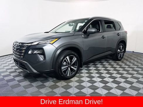 Used 2025 Nissan Rogue SL FWD image 3