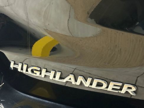 Used 2017 Toyota Highlander XLE image 13