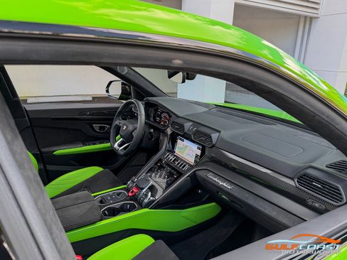 Used 2021 Lamborghini Urus image 32