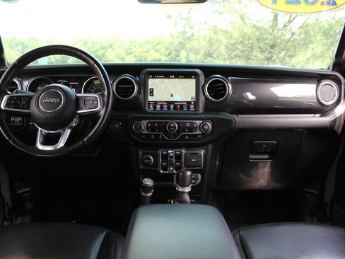 Used 2021 Jeep Wrangler Unlimited Sahara AWD/4WD image 10