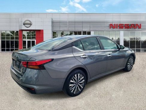 Certified 2025 Nissan Altima 2.5 SV FWD image 5