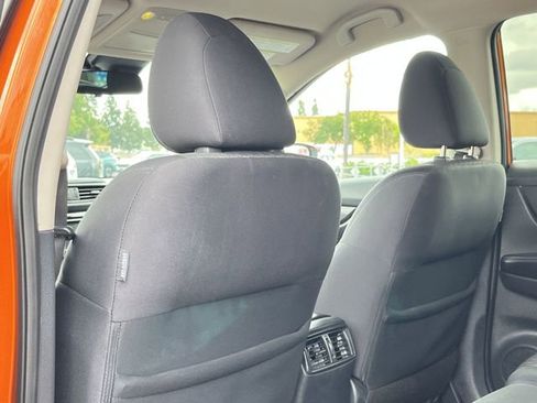 Used 2019 Nissan Rogue SV AWD/4WD image 25
