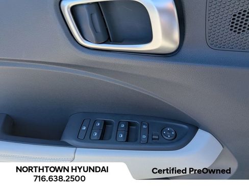 Used 2023 Hyundai Venue Limited FWD image 32