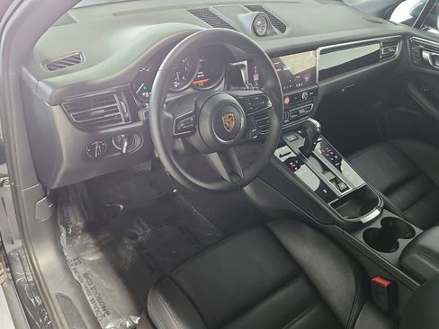 Certified 2026 Porsche Macan AWD/4WD image 4