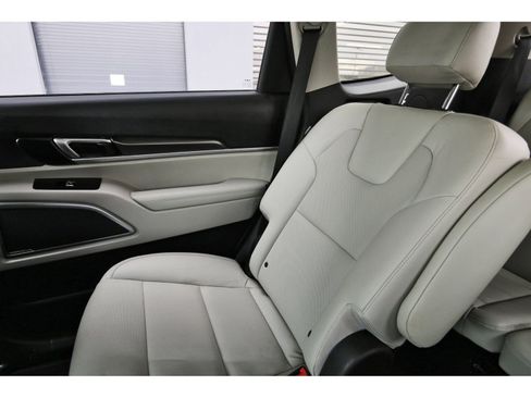 Used 2023 Kia Telluride S AWD/4WD image 14
