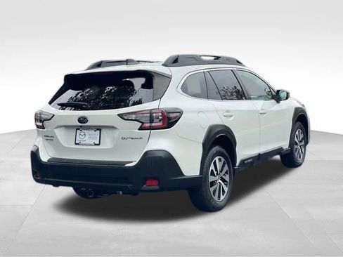 Used 2023 Subaru Outback Premium image 4