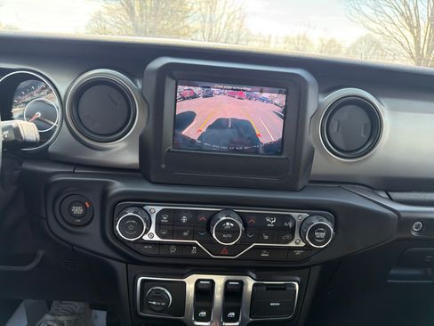 Used 2021 Jeep Wrangler Willys AWD/4WD image 27