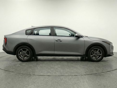 Used 2025 Kia K4 LXS image 11