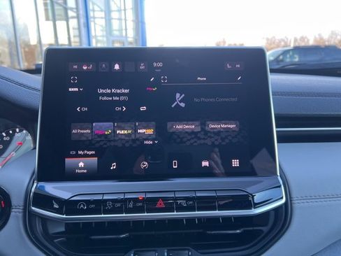 Used 2024 Jeep Compass Limited image 31