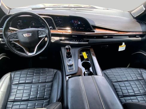 Used 2022 Cadillac Escalade Premium Luxury Platinum w/ Heavy-Duty Trailer Package AWD/4WD image 16