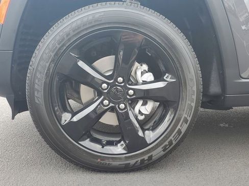 New 2025 Jeep Grand Cherokee Altitude image 7