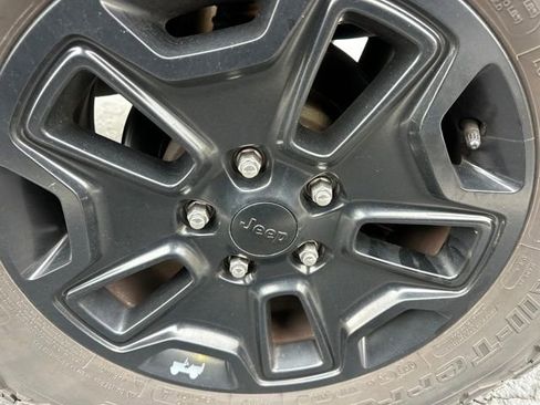 Used 2016 Jeep Wrangler Sahara image 20