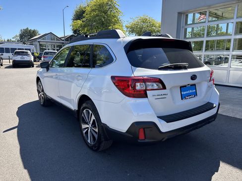 Used 2018 Subaru Outback 2.5i Limited AWD/4WD image 3
