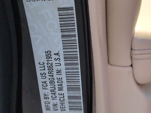 Used 2024 Jeep Grand Cherokee L Limited w/ Luxury Tech Group II image 25