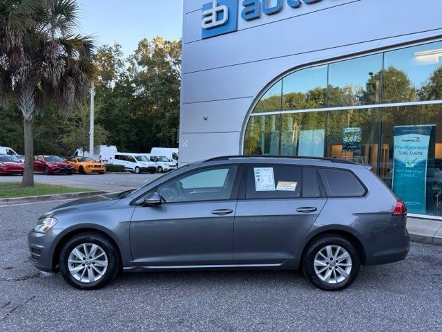 Used 2016 Volkswagen Golf S FWD image 2