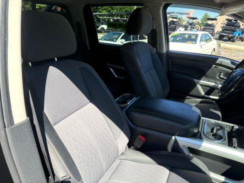Used 2021 Nissan Titan SV w/ SV Convenience Package image 14