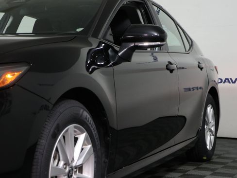 Used 2025 Toyota Camry LE FWD image 11