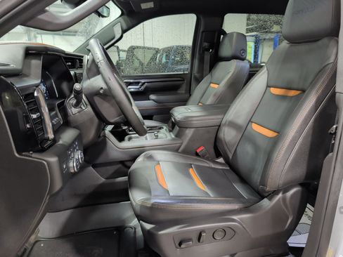 Used 2025 GMC Sierra 2500 AT4 w/ AT4 Premium Plus Package AWD/4WD image 9