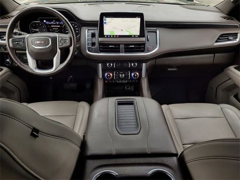 Used 2021 GMC Yukon XL SLT w/ SLT Premium Package image 11