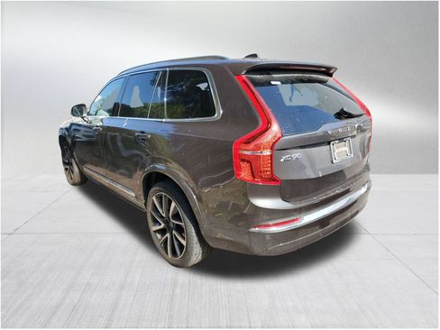 Certified 2023 Volvo XC90 B6 Plus image 3