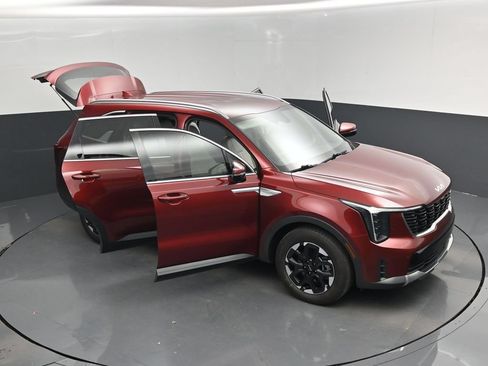 Certified 2025 Kia Sorento S FWD image 19