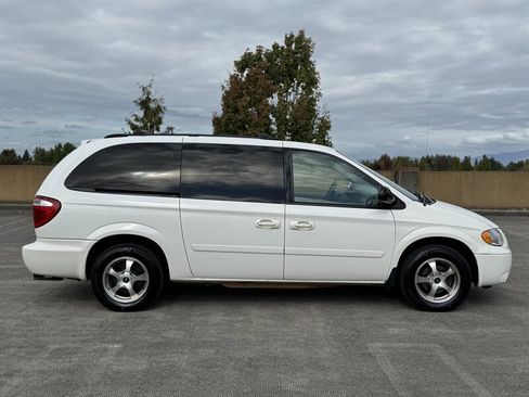 Used 2006 Dodge Grand Caravan SXT image 6