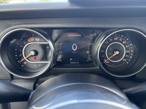 Used 2023 Jeep Wrangler Unlimited Sahara w/ LED Lighting Group AWD/4WD image 10