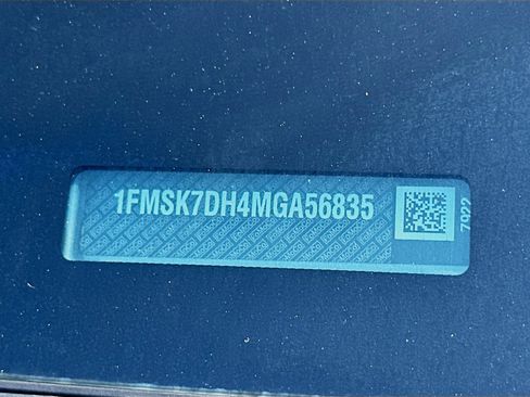 Used 2021 Ford Explorer XLT image 38