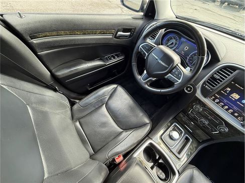 Used 2016 Chrysler 300 C RWD image 10