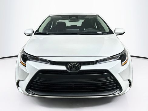 Used 2025 Toyota Corolla LE w/ LE Premium Package FWD image 2