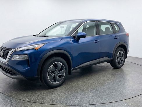 Used 2025 Nissan Rogue SV FWD image 3