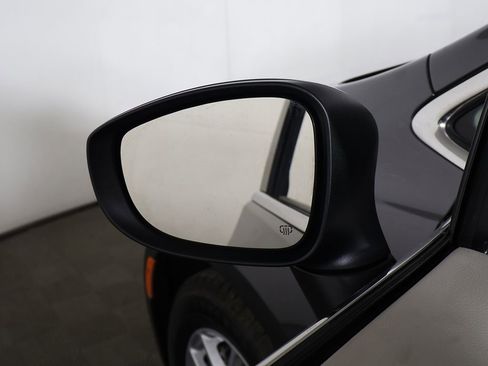 Used 2023 Chrysler Voyager LX FWD image 31