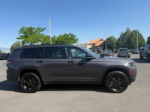 Used 2022 Jeep Grand Cherokee L Limited w/ Black Appearance Package AWD/4WD image 5