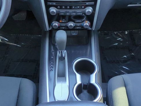 Used 2019 Nissan Pathfinder S image 19