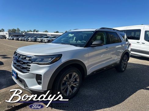 New 2026 Ford Explorer Active w/ Active Comfort Package image 2