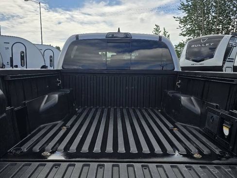 Used 2019 Toyota Tacoma TRD Off-Road AWD/4WD image 5