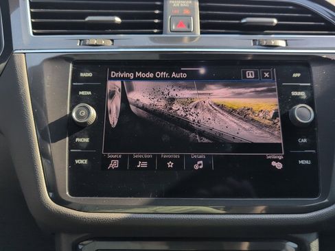 Used 2022 Volkswagen Tiguan SE R-Line image 45