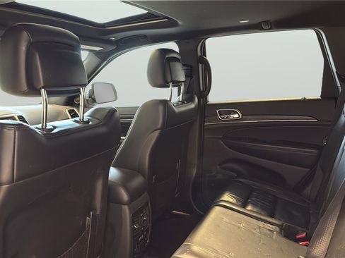 Used 2018 Jeep Grand Cherokee Limited image 18