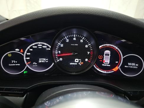 Used 2023 Porsche Cayenne AWD/4WD image 10