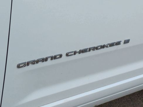 Used 2022 Jeep Grand Cherokee Overland image 13