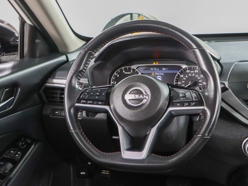 Used 2024 Nissan Altima 2.5 SR FWD image 12